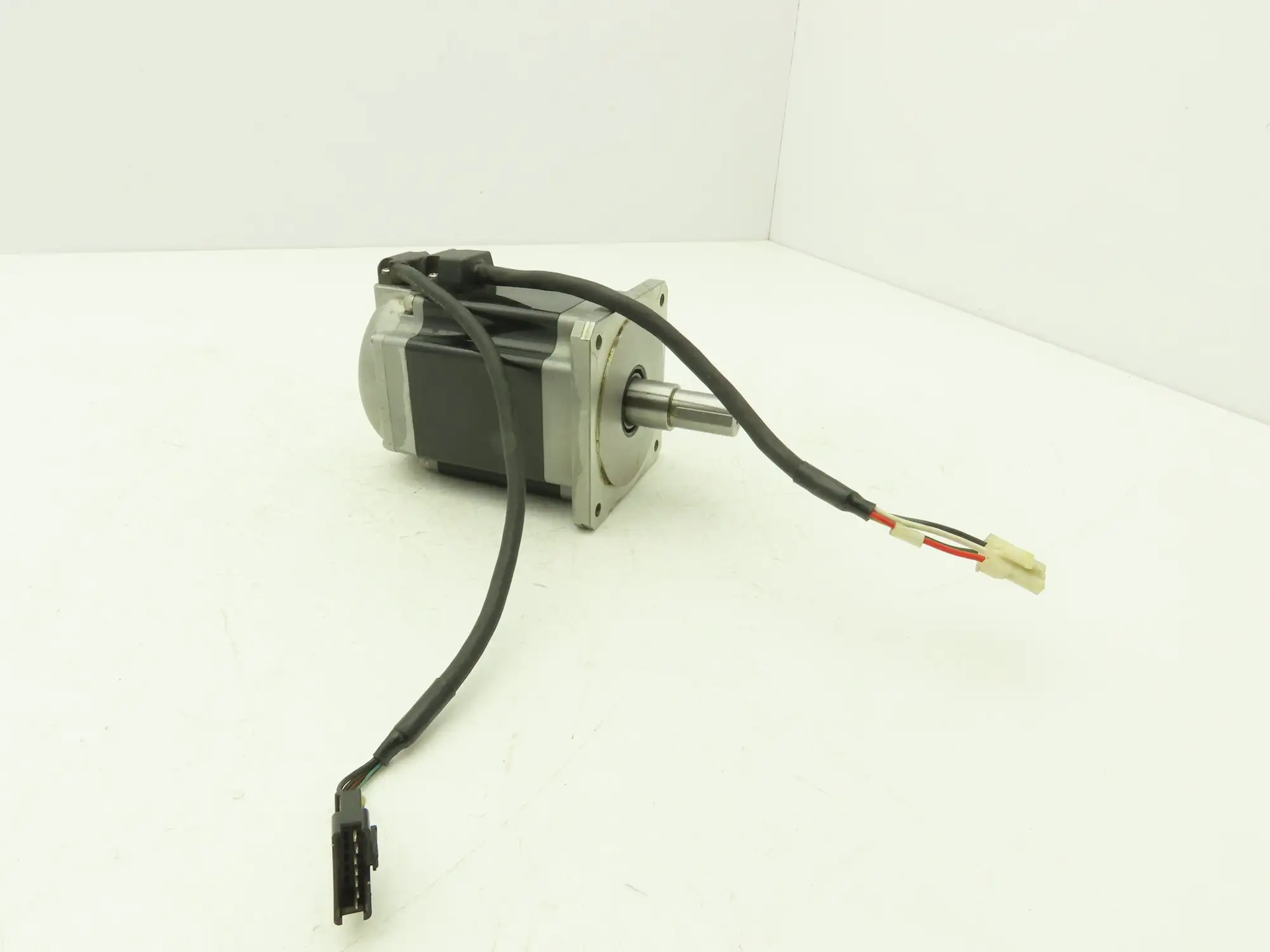 Tamagawa Seiko 4614N3325E208 AC Servo Motor  W Encoder 16mm Shaft