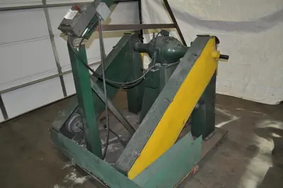 5 HP BUFFING / POLSIHING LATHE WITH IDLE PULLY STANDS