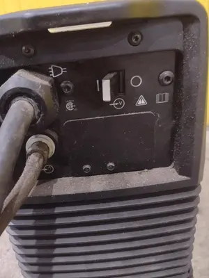 MILLER DYNASTY 210 WELDER: YOBRO #24833