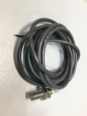 USED OMRON E2E-X1R5E1