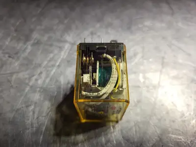 NEW IDEC RH4B-UL