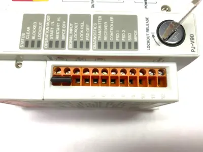 USED KEYENCE LIGHT CURTAIN SAFETY SENSOR CONTROLLER W/ KEY