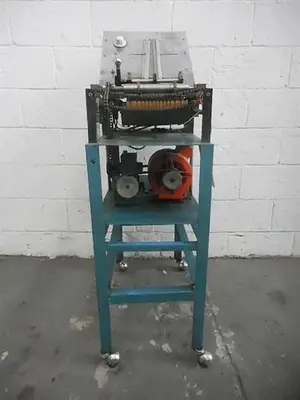 El Patriarca semiautomatic labeler