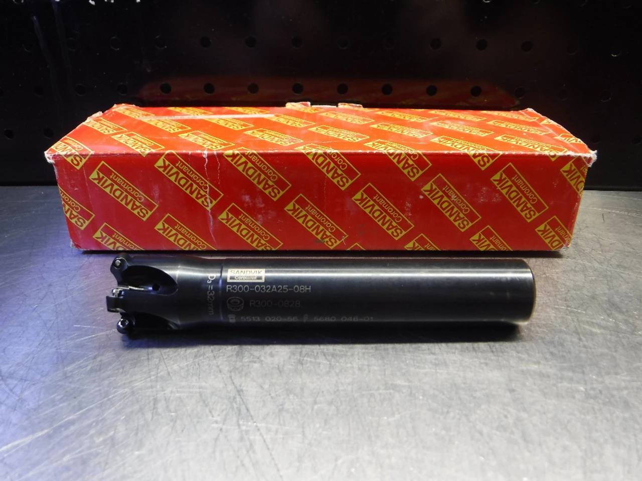 Sandvik 24mm 5 Flute Indexable Endmill 25mm Shank R300-032A25-08H (LOC2938A)