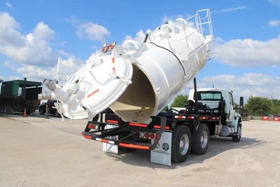 Used 2020 INTERNATIONAL MV Septic/Sewer/Vacuum Trucks Texas US | Roll Off Truck World #1491806