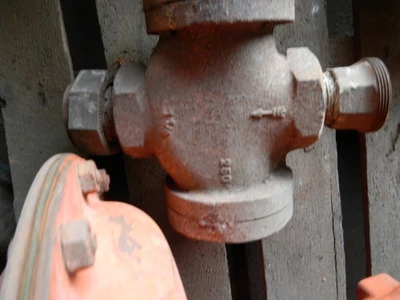 Kieley & Mueller 1 1/4" 250 Rating, Cast Iron Threaded Control V