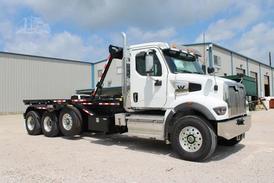New | in-Stock 2027 WESTERN STAR 47X Hooklifts & Roll-Offs Texas US | Roll Off Truck World #1492010