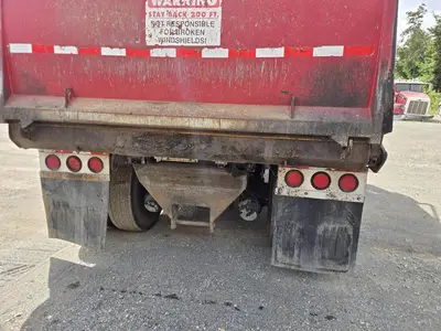 USED 2014 PETERBILT 365
