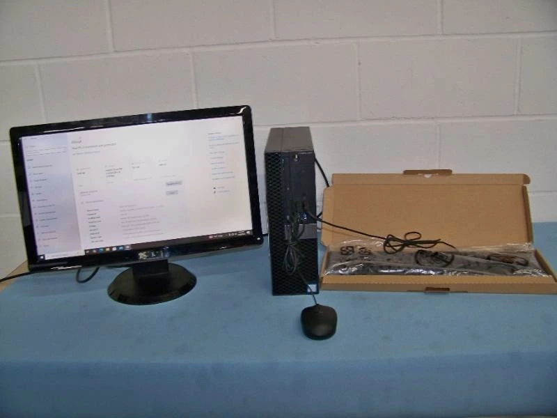 Dell OptiPlex 3040 Tower PC with DVD Drive, Dll Monitor, Dell Keyboard and Mouse