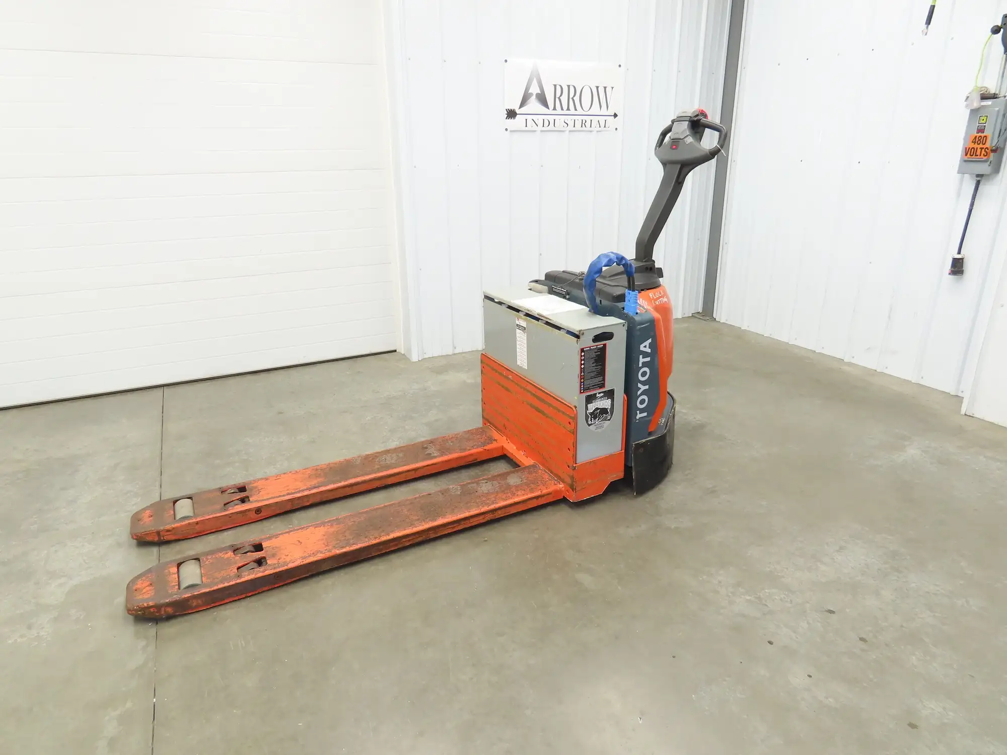 Toyota 8HBW30 Electric Walkie Pallet Jack 6000 lb 61" Forks 8.5" Lift 24V 814H