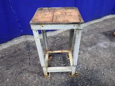19" X 16" Stand