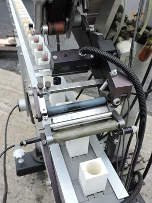 USED AVERY TOP LABELER 250M-4-RH