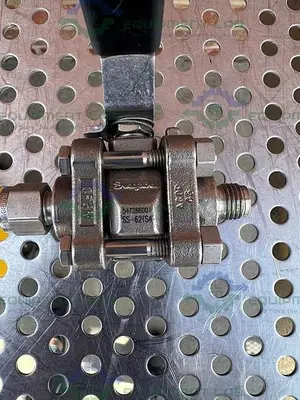 USED SWAGELOK SS-62TS4 STAINLESS STEEL BALL VALVE 1/4" THREADED FITTING, 2200 PSIG