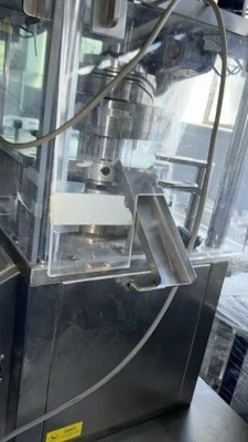 GLOBEPHARMA MP-1 Press Tablet Rotary | Perry Equipment (13)