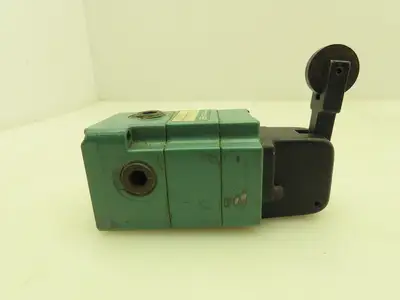 Aro 5232-05-3 Pneumatic Air Limit Switch Valve 3 Way Roller Arm 3/8" NPT