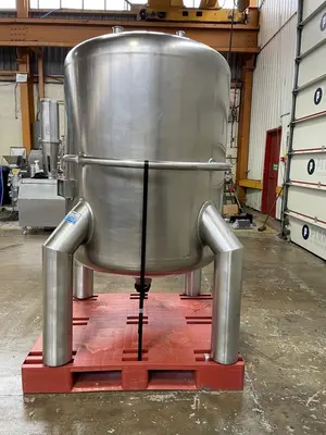 ONM Engineering 700 Litre Tanks SS Europe 0-4,999 Litres | Perry Equipment (5)