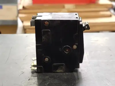 Used SQUARE D QO220 Switchgears British Columbia CA | Lenmark #241770