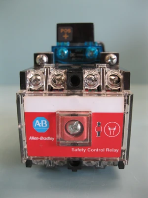 USED Allen-Bradley 700S-DCP310Z24