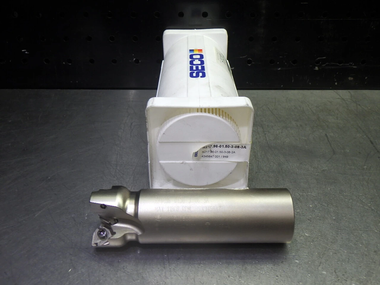 SECO 1.5"3 Flute Coolant Thru Endmill 1.25" Shank R217.96-01.50-3-08-3A (LOC601)