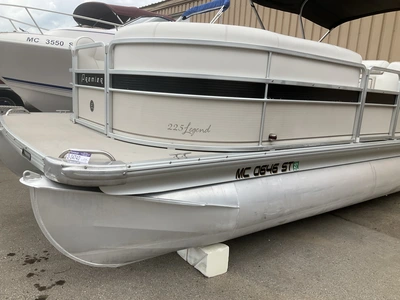 USED 2005 PREMIER 225 LEGEND