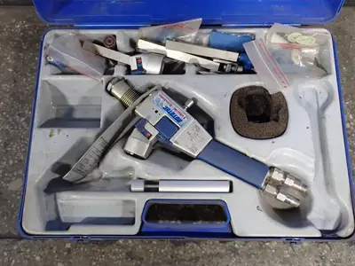Pneumatic Riveting Tool