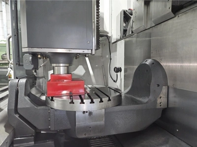 HAAS 5-axis Universal Machining Centre (2021), top condition, POA