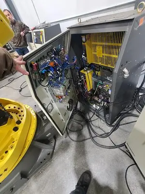 USED 2010 FANUC M-2000IA/900L