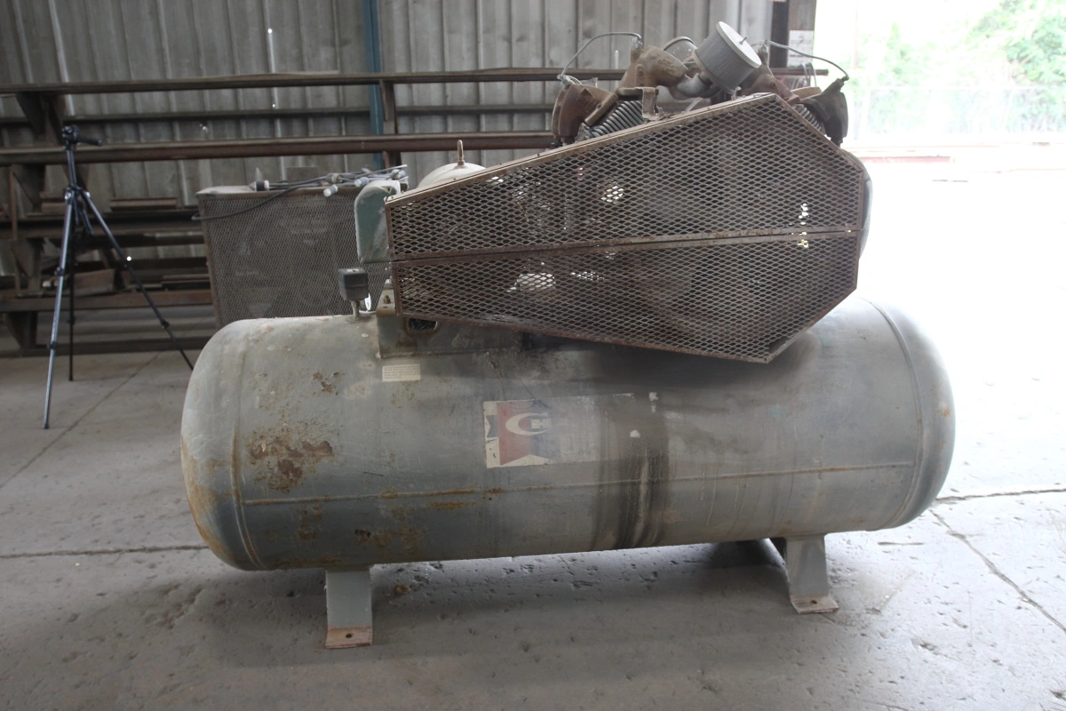 Air Compressor (LOCATION: Schertz, TX)
