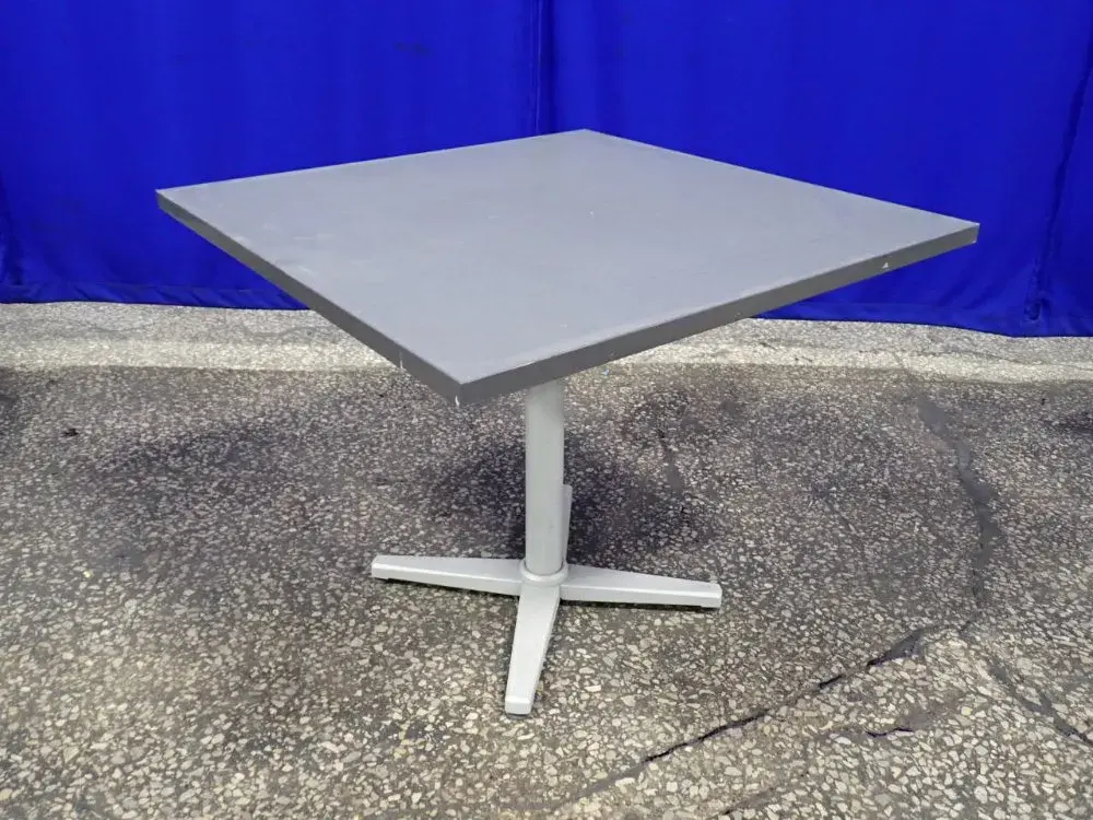 36" X 36" X 29" Table