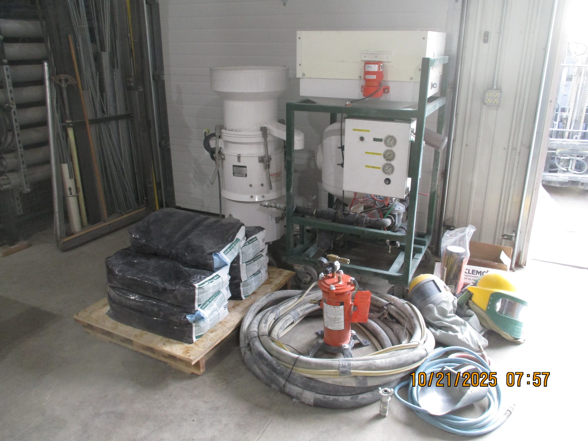 USED 2012 Sponge Jet 85 HP blast pot