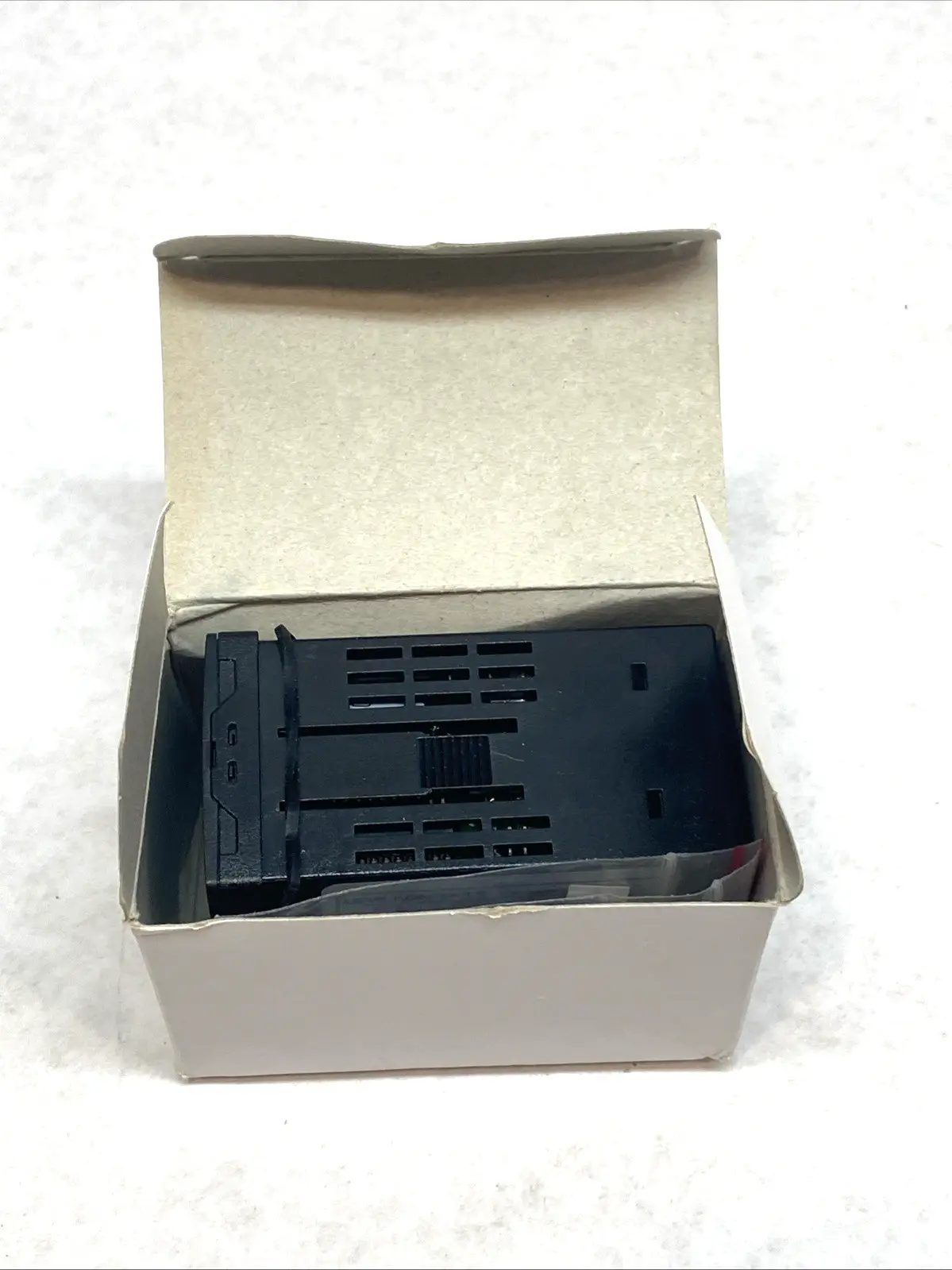 USED MAVERICK INDUSTRIAL SALES 1/16 DIN TEMP/PROCESS CONTROLLER CURRENT-RELAY