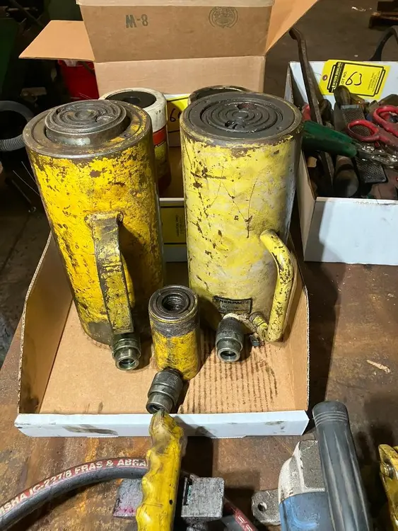 Used _UNKNOWN_ _UNKNOWN_ Jack Lifters Ohio US | Myron Bowling Auctioneers Inc #1504661