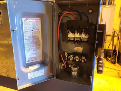 60 Amp 600 Volts Disconnect Switch CH362RB w/ Splliter Through Box BPS400-LG
