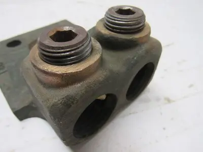 T&B Thomas & Betts Double Barrel Lug Connector For Conductor 500-750