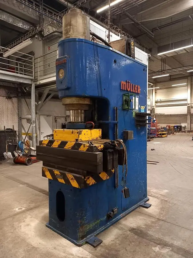 Used 1972 MÜLLER CE 200.1.1 Hydraulic Presses CZ | Amaron s.r.o. #1543401