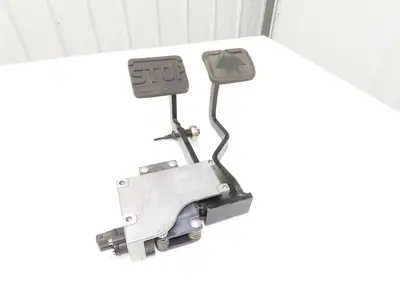 Linde Forklift Brake & Accelerator Pedal W/Potentiometer Removed From E20C