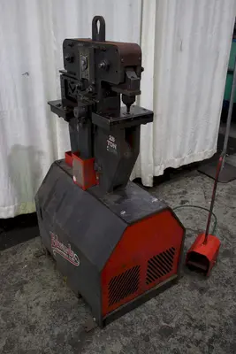 25 TON EDWARDS MODEL 25 JR HYDRAULIC IRONWORKER