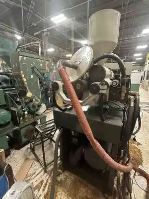 USED 1900 CINCINNATI MILACRON VSX 55 - 4.44 OZ