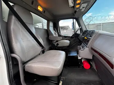 Used 2019 FREIGHTLINER M2 106 Tractors & Trailers Florida US | Truck and Van Outlet #1506258