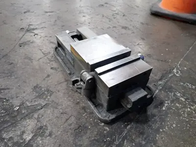 Kurt 6" 6" Vise