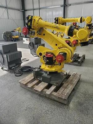 USED 2015 FANUC R-2000IC/210F