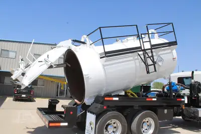 New | in-Stock 2027 PETERBILT 548 Vacuum Truck Texas US | Roll Off Truck World #1492027