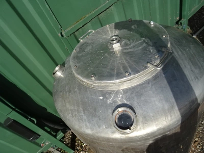 500L S/S Enclosed Tank 15 Psi