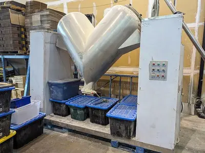 V Blender with Infeed & Outfeed Augers