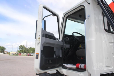 New | in-Stock 2025 MACK MD6 Hooklifts & Roll-Offs Texas US | Roll Off Truck World #1491879