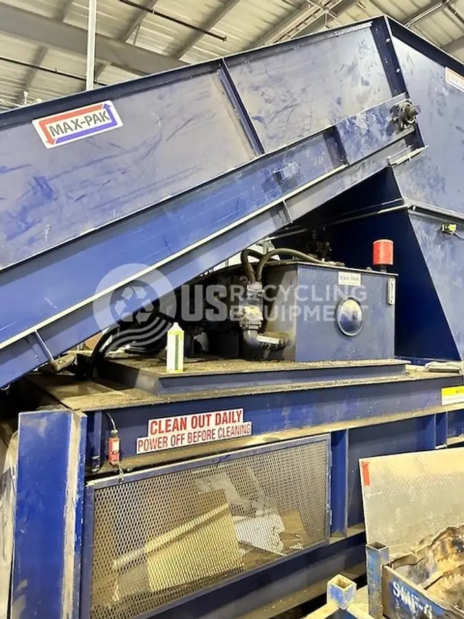 USED MAX PAK CLOSED DOOR BALER WITH INFEED CONVEYOR