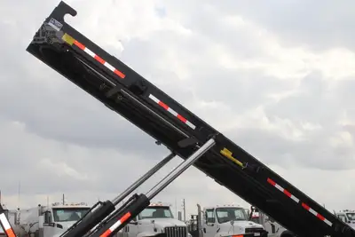 New | in-Stock 2026 MACK GRANITE 64BR Rolloff Trucks Texas US | Roll Off Truck World #1491889