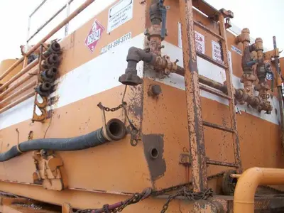 USED 22.5 M3 (140 BBL) SKID MOUNTED 2 COMPARTMENT MUD TANK