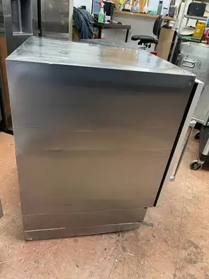 Used Silver King Used Silver King SKF27GB Commercial Glass Door Display Freezer 120V - JS Display Freezers Illinois US | Falcon Restaurant Supply #1376362