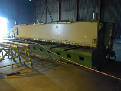 USED LVD MVS 8050 X 6/4 MM CNC